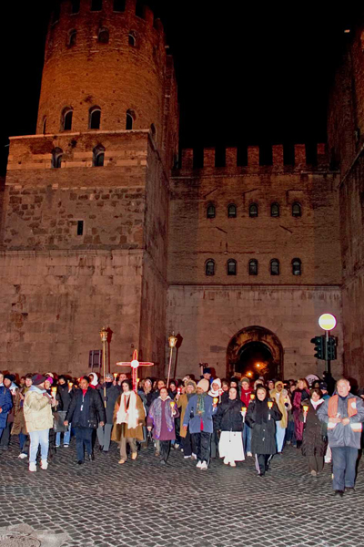 Il pellegrinaggio notturno a piedi